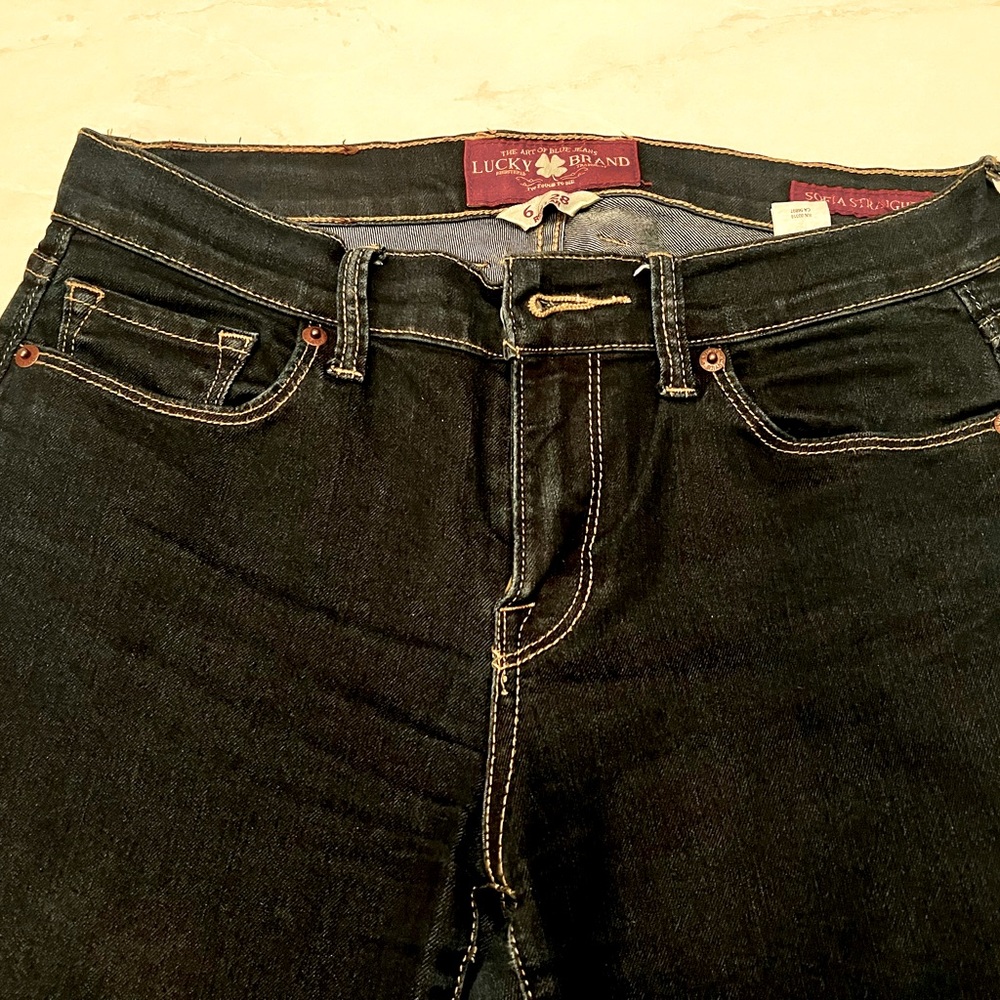 Lucky Brand women’s blue jeans.